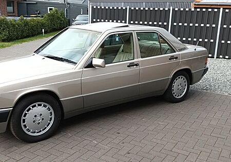 Mercedes-Benz 190 E 2.6 aus Nevada Airbag Klima H Kennz. ABS