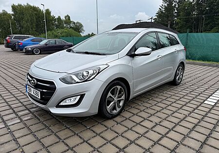 Hyundai i30 blue 1.6 CRDi 81kW Classic Classic