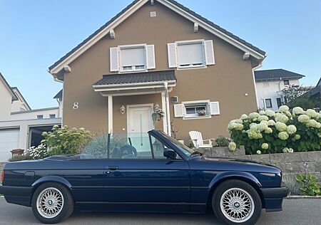 BMW 318i -Design-Edition Mauritiusblau