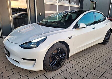 Tesla Model 3 , top Zustand, AHK, AWD, Long Range