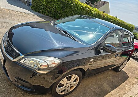Kia Cee'd / Ceed 1.4 CVVT Attract Attract