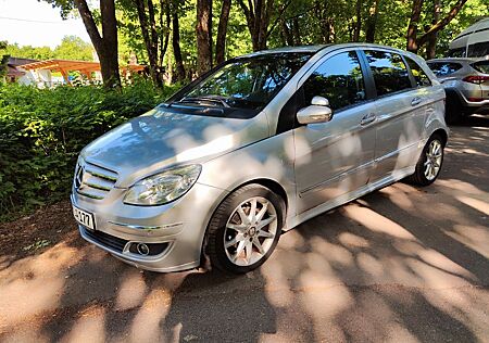 Mercedes-Benz B 200 - Pano/Sportpaket/TÜV