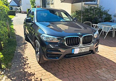 BMW X3 xDrive20d AT - abn.AHK - Leder - Winterräder