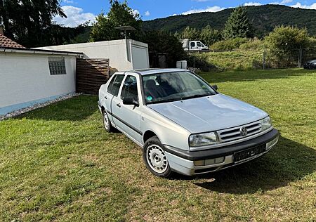 VW Vento Volkswagen 1.8 55kW GLX GLX