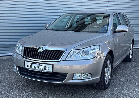 Skoda Octavia Combi Elegance AHK 1.Hand**