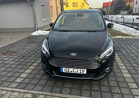 Ford S-Max Titanium 2.0 TDCi 150 PS Automatik |