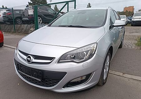 Opel Astra J Sports Tourer Exklusiv