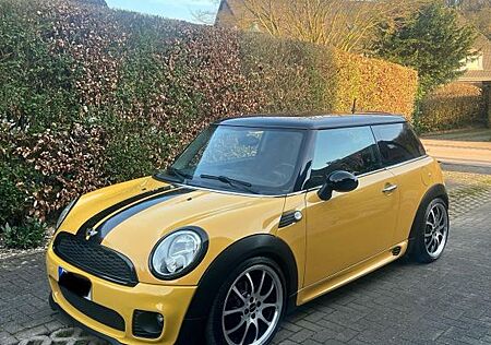 Mini Cooper mit John Works Paket Top Zustand