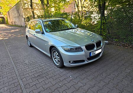 BMW 320d Touring - Pano - Navi