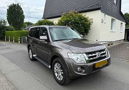 Mitsubishi Pajero 3,2 Automatik Intense 1.Hand