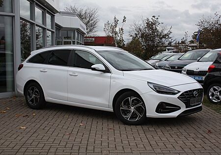 Hyundai i30 cw 1.5 T-GDI LED DAB KAMERA TEMPOMAT 1.HAND