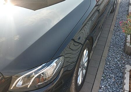 Mercedes-Benz E 220 d T Autom. -