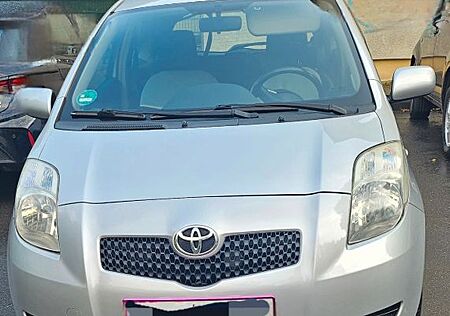 Toyota Yaris 1,3-l-VVT-i Sol Sol