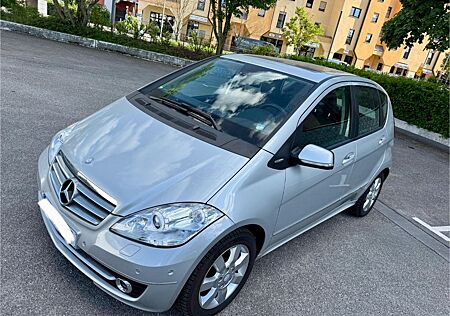 Mercedes-Benz A 200 Aut./Leder/Bi-Xenon/Navi/PDC v+h