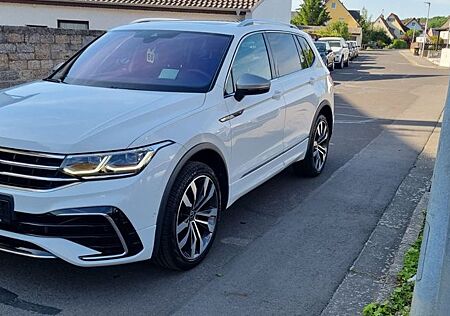 VW Tiguan Allspace Volkswagen Tiguan 2.0 TDI DSG Allspace R-Line 4Motion AHK