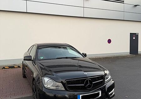 Mercedes-Benz C 250 Coupé Autom. - AMG Line | TÜV NEU !! |