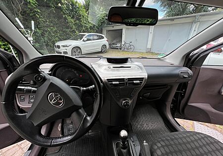 Toyota iQ Cityflitzer, sparsam, wendig, zuverlässig
