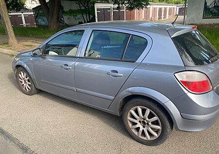 Opel Astra 1.2 -