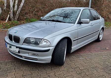 BMW 330i - E46 Xenon Leder Harman Kardon Navi VOLL