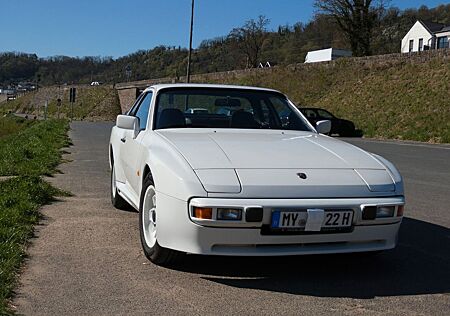 Porsche 944