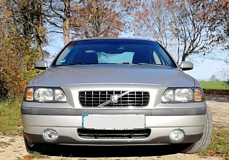 Volvo S60 aus erster Hand! 2.4 Comfort sehr gepflegt!