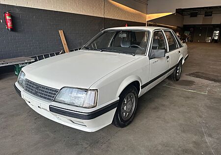 Opel Senator 2.5E **57279 KM** Servo/ 5 gang