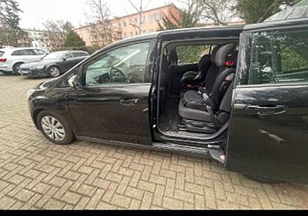 Ford Grand C-Max 1,5TDCi 88kW PowerShift Titanium...
