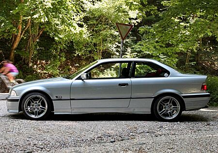 BMW 318iS Coupe