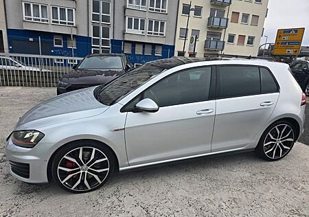 VW Golf Volkswagen VII Lim. GTI Performance BMT 2,0 TFSI KEYLE