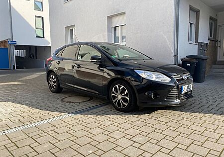Ford Focus 2,0TDCi 103kW PowerSh. Champions Editi...