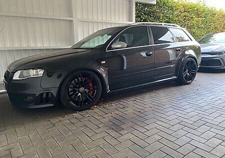 Audi RS4 4.2 quattro Avant, Schalensitze, Klappen AGA