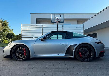 Porsche 992 Targa 4S Exclusiv Techart-Parts Vollausstattung