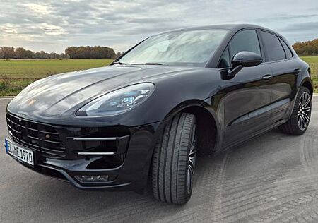 Porsche Macan Turbo mit Performance Paket Approved