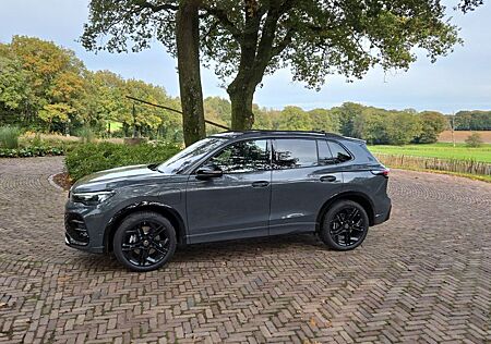 VW Tiguan Volkswagen 1.5 eHybrid OPF DSG R-Line R-Line