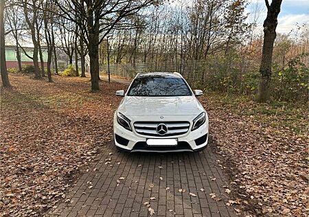 Mercedes-Benz GLA 250 4MATIC DCT AMG Line mit Panorama Dach