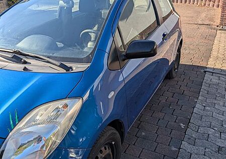 Toyota Yaris TÜV NEU Motor überholt -
