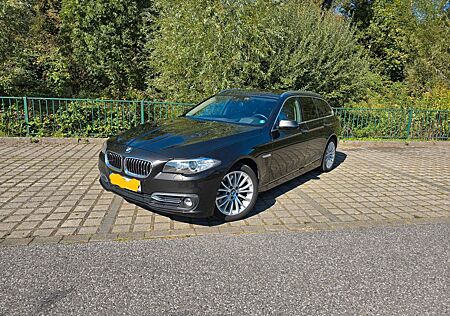 BMW 530d xDrive Touring A Luxury Line Luxury Line