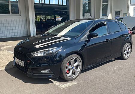 Ford Focus *Bi-Xenon*ST Leder-Sport-Winter-P.