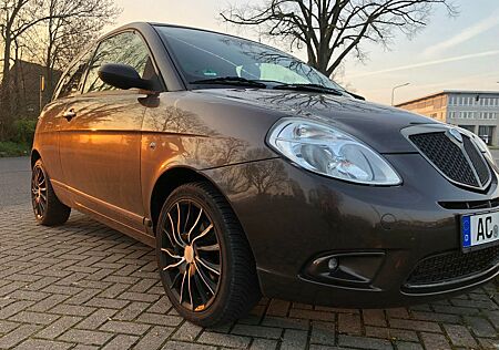 Lancia Ypsilon 1.4 16v Versus