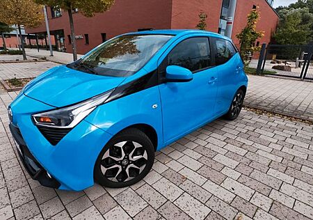 Toyota Aygo (X) Aygo (X) 1,0-l x-play connect