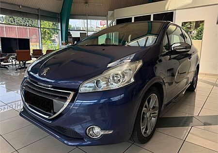 Peugeot 208 208Allure 1.4l TOPZUSTAND//NAVI//XENON//EURO5//