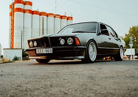 BMW 728i