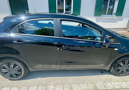 Kia Rio UB