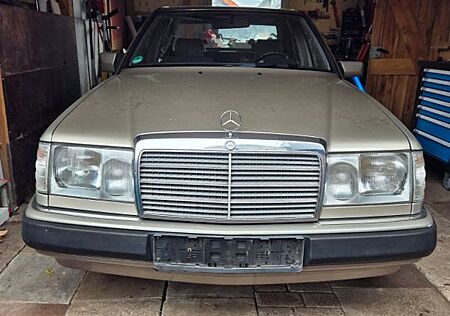 Mercedes-Benz 200 124er oldtimer