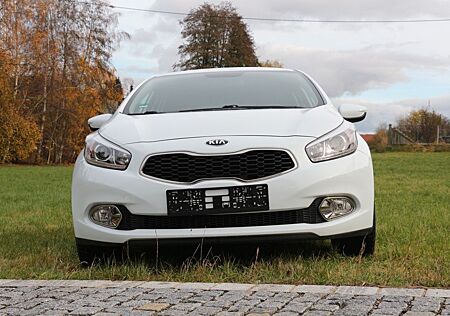 Kia Cee'd / Ceed 1.6 GDI Dream Team Edition Drea...