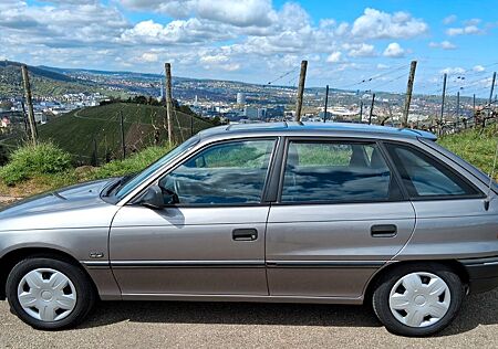 Opel Astra 1.6 GL GL mit H-Kennzeichen