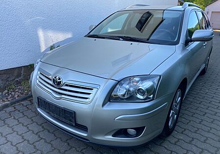 Toyota Avensis Combi 1,8-l-VVT-i Team *Scheckheft*