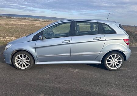 Mercedes-Benz B 200 -Tempomat / Sitzheizung/Klimaautomatik