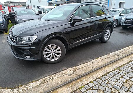 VW Tiguan Volkswagen 2.0 TDI SCR DSG Comfortline, NAVi, AHK.