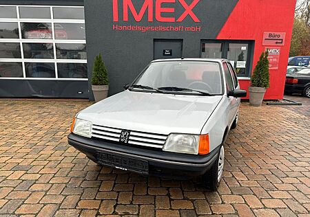 Peugeot 205 Junior 1.2 mit 45 PS Tüv neu 4 türig